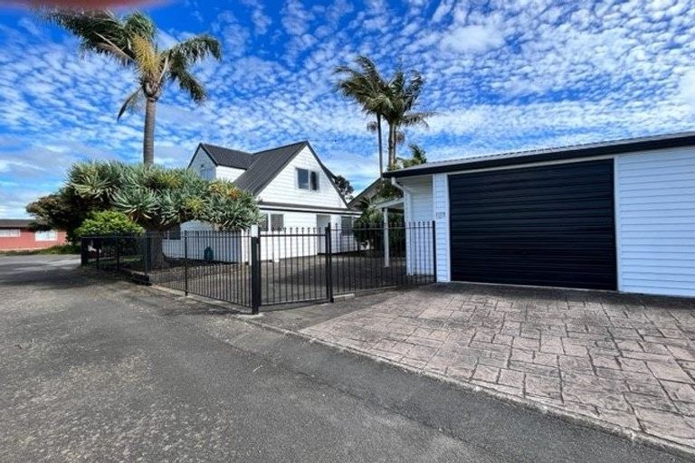 Photo of property in 17 Thurston Place, Bucklands Beach, Auckland, 2012