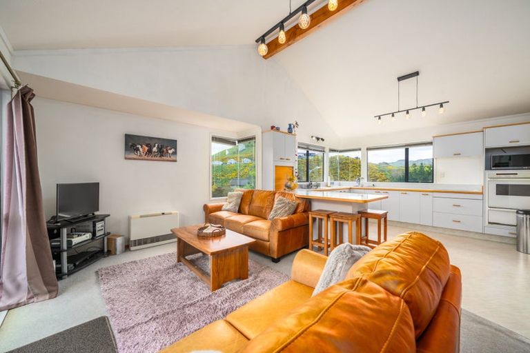 Photo of property in 5 Longmont Terrace, Churton Park, Wellington, 6037