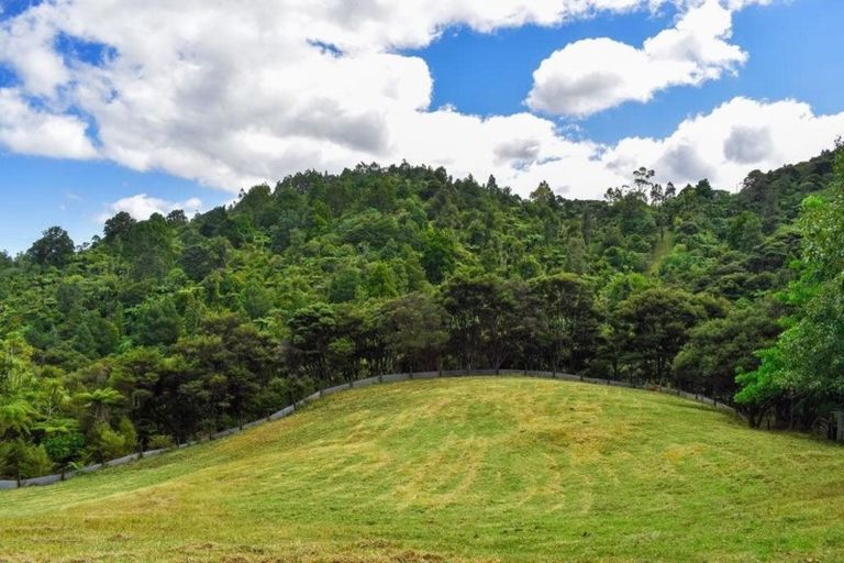 Photo of property in 133 Caton Road, Waitakere, Auckland, 0782