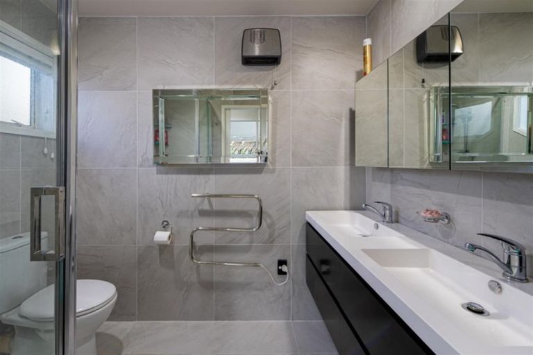 Photo of property in 2/29 Orchard Road, Browns Bay, Auckland, 0630