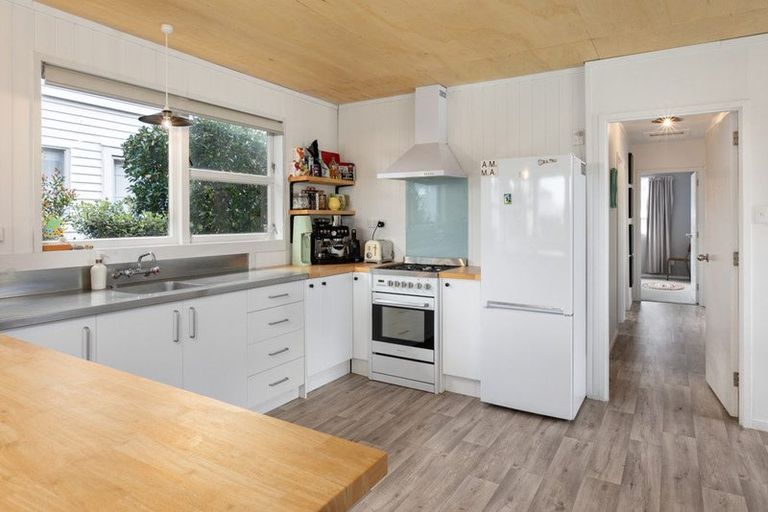 Photo of property in 34 Ocean View Road, Waihi Beach, 3611