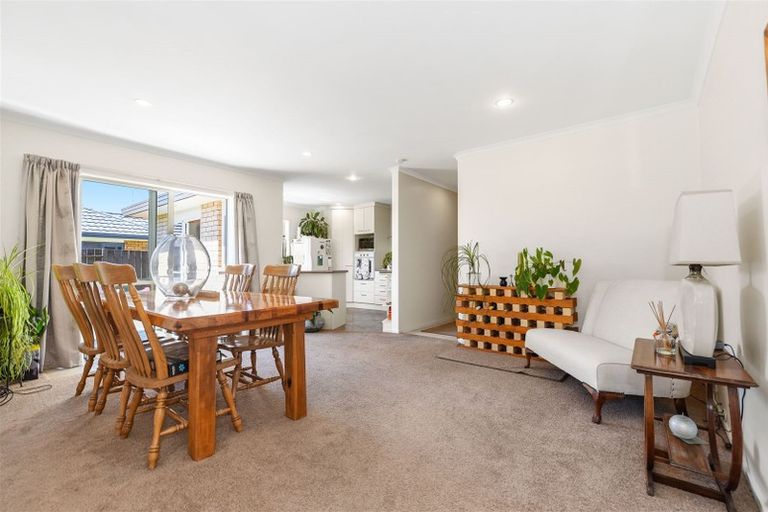 Photo of property in 36 Waiwherowhero Drive, St Andrews, Hamilton, 3200