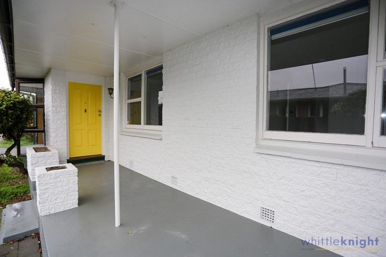 Photo of property in 2/5 Ashfield Place, Ilam, Christchurch, 8041