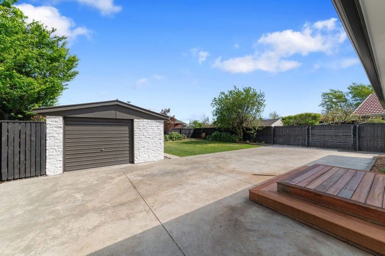 Photo of property in 17 Roberts Road, Hei Hei, Christchurch, 8042
