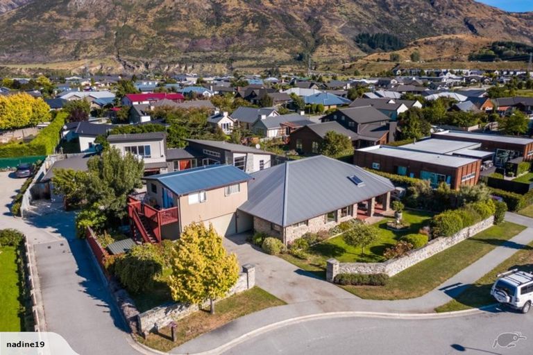 Photo of property in 4 Coburn Place, Lake Hayes, Queenstown, 9304