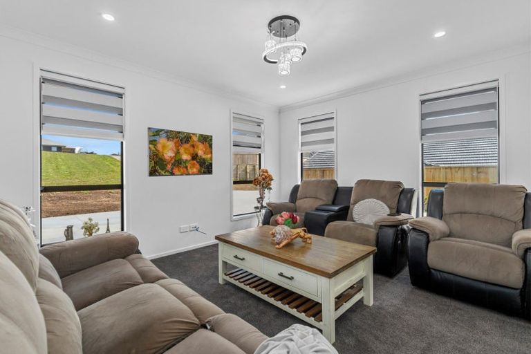 Photo of property in 8 Sam Heywood Place, Pyes Pa, Tauranga, 3112