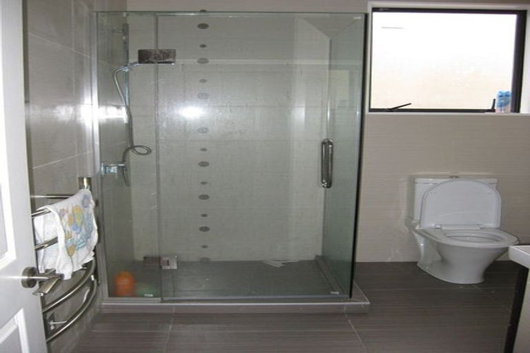 Photo of property in 17 Melmore Place, Pinehill, Auckland, 0632