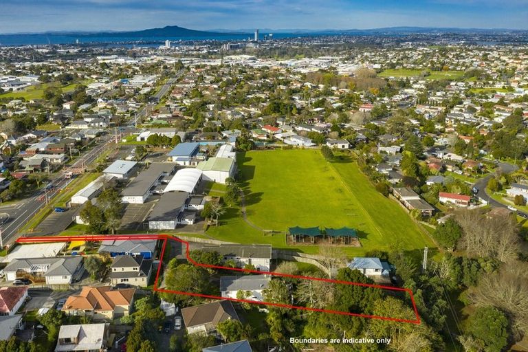 Photo of property in 81 Chivalry Road, Glenfield, Auckland, 0629