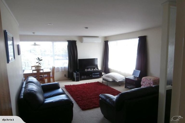 Photo of property in 23b Colchester Crescent, Newlands, Wellington, 6037