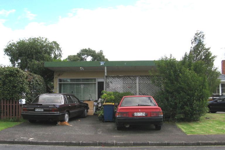 Photo of property in 9a Kirrie Avenue, Te Atatu South, Auckland, 0610