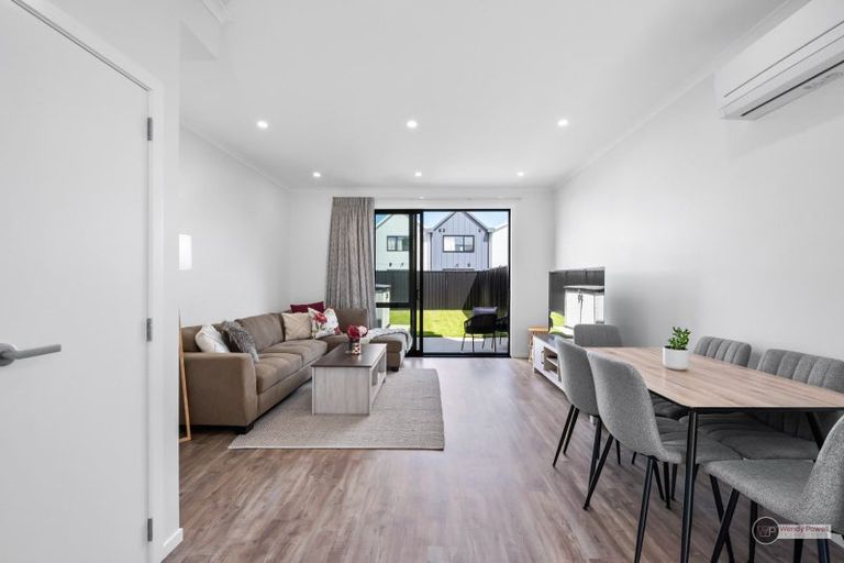 Photo of property in 33 Leo Waikari Crescent, Wallaceville, Upper Hutt, 5018