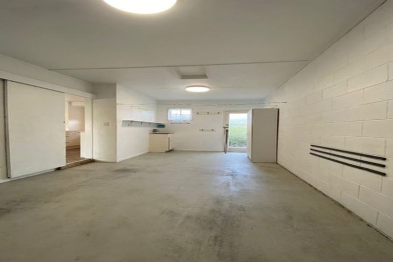 Photo of property in 2/23 Manhattan Heights, Glendene, Auckland, 0602
