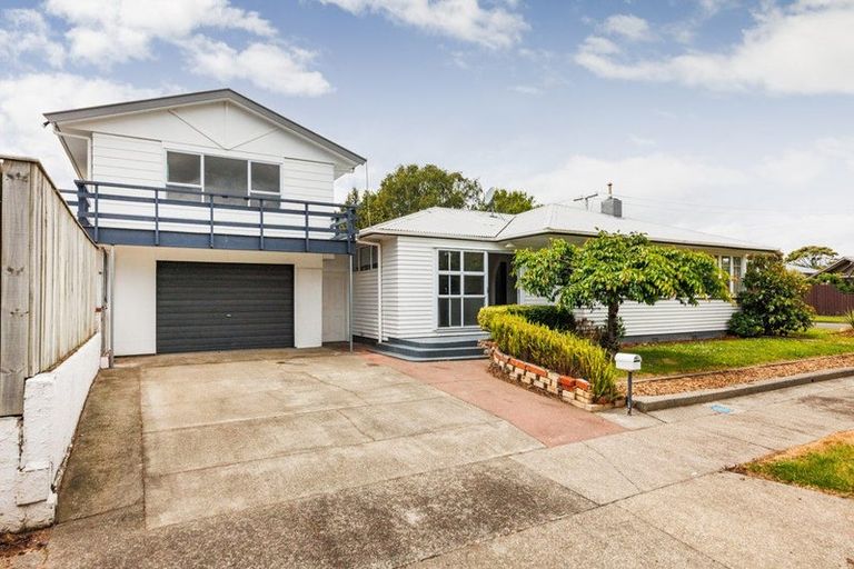 Photo of property in 2 Stoke Place, Awapuni, Palmerston North, 4412