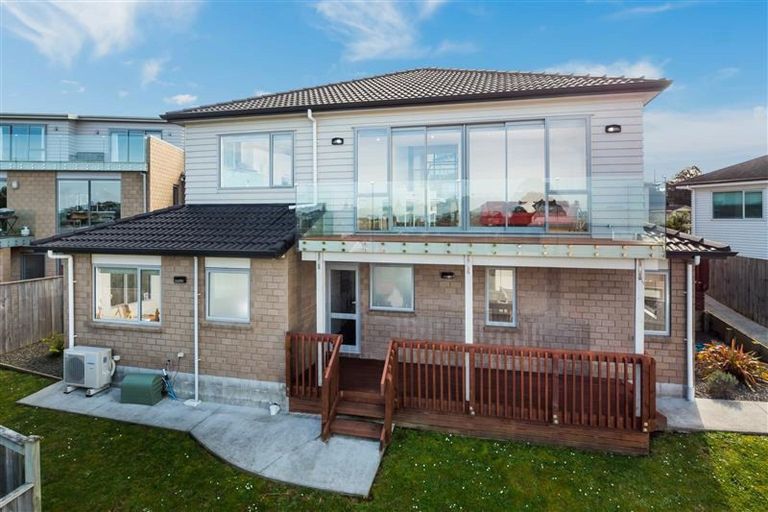 Photo of property in 61 Zara Court, Windsor Park, Auckland, 0632