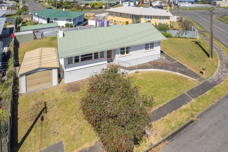 Photo of property in 4 Glenn Street, Castlecliff, Whanganui, 4501