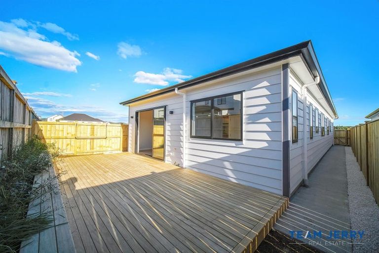 Photo of property in 43 Tributary Parade, Karaka, Papakura, 2113