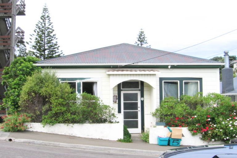 Photo of property in 5 Edinburgh Terrace, Berhampore, Wellington, 6023