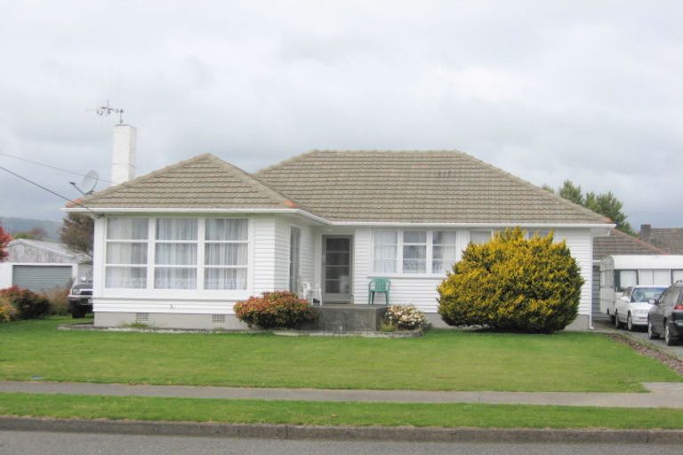 Photo of property in 22 Winchester Street, Levin, 5510