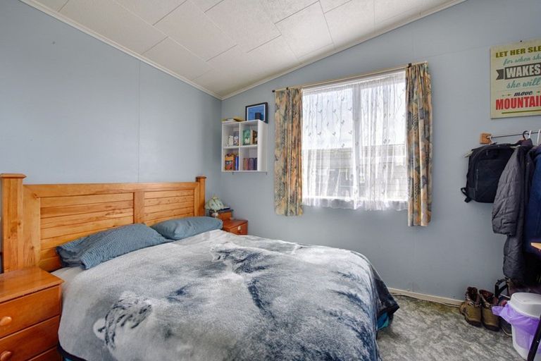 Photo of property in 16 Tokanui Haldane Road, Tokanui, 9884