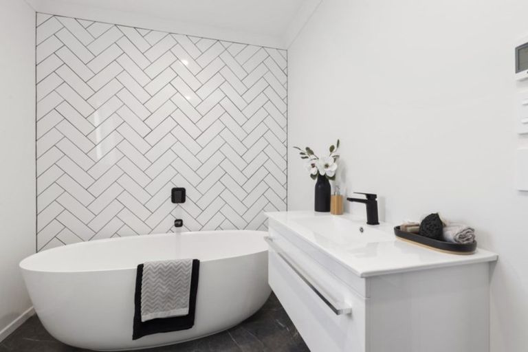 Photo of property in 38a Cambridge Terrace, Waiwhetu, Lower Hutt, 5010