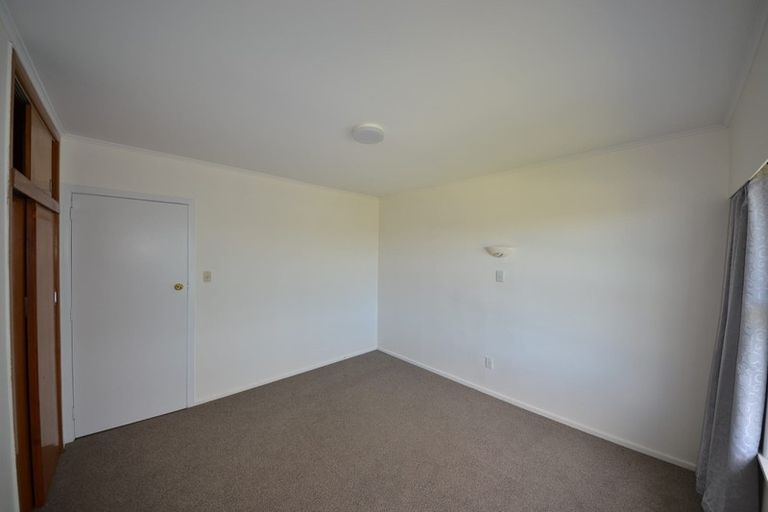 Photo of property in 27 Chivalry Road, Glenfield, Auckland, 0629