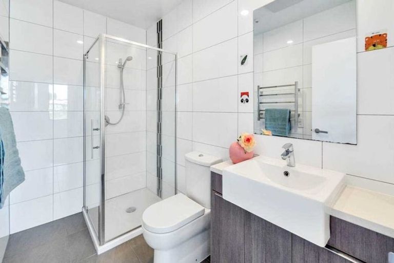 Photo of property in Apollo Apartments, 201/46 Rosedale Road, Rosedale, Auckland, 0632