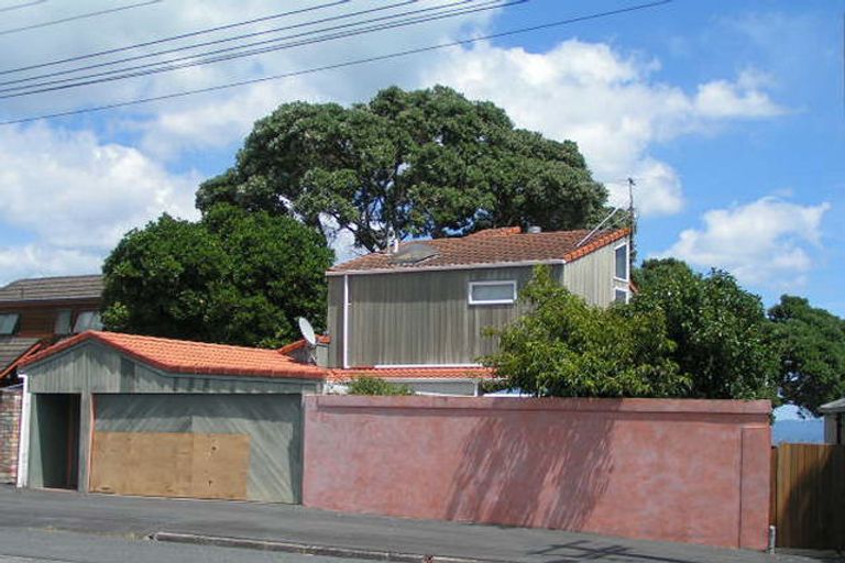 Photo of property in 76 Queen Street, Northcote Point, Auckland, 0627