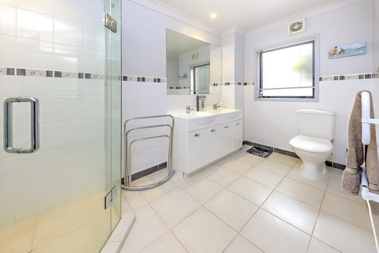 Photo of property in 12 Beirut Court, The Gardens, Auckland, 2105