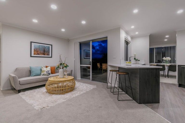 Photo of property in 36 Nimstedt Avenue, Oteha, Auckland, 0632