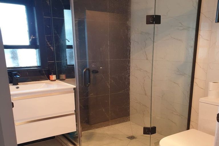 Photo of property in 28 Taupo Street, Green Bay, Auckland, 0604