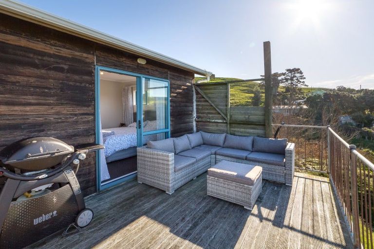 Photo of property in 32 Whangaimoana Beach Road, Whangaimoana, Pirinoa, 5772