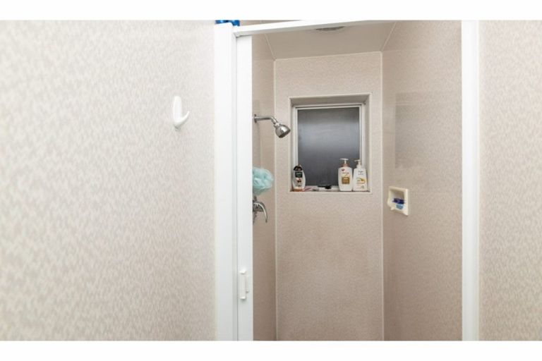 Photo of property in 10a Tracy Place, Redwood, Christchurch, 8051