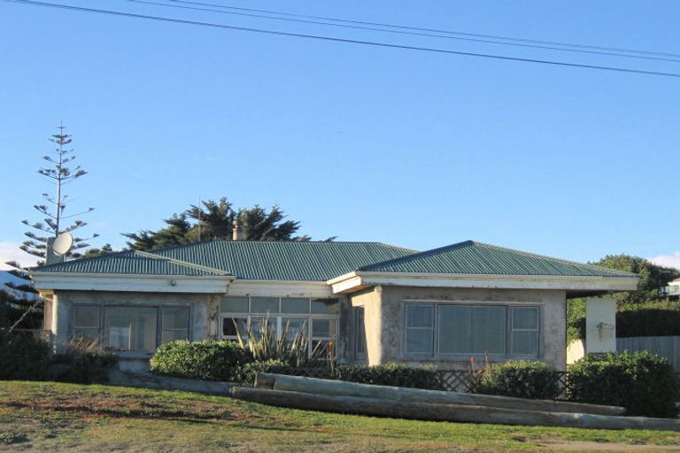 Photo of property in 102 Marine Parade, Otaki Beach, Otaki, 5512