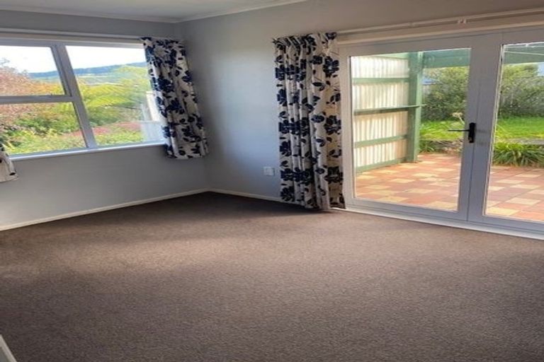 Photo of property in 35a Ranui Terrace, Tawa, Wellington, 5028