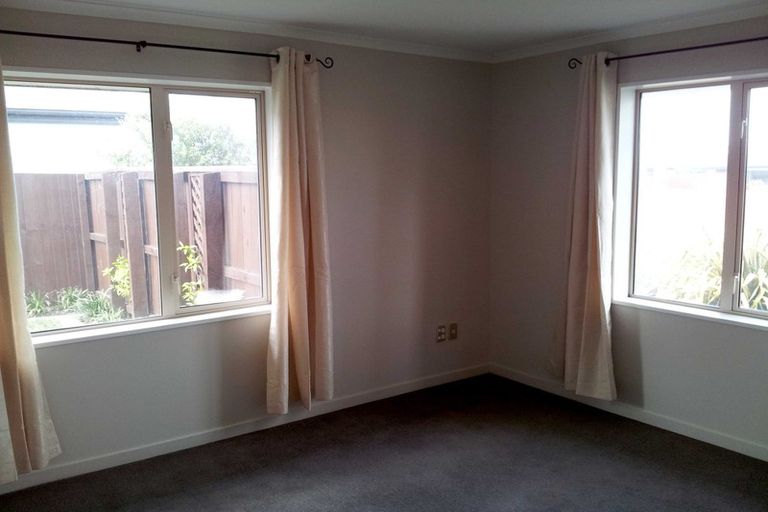 Photo of property in 11 Foresters Crescent, Parklands, Christchurch, 8083