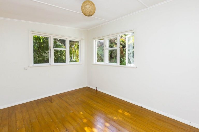 Photo of property in 126 Pinehaven Road, Pinehaven, Upper Hutt, 5019