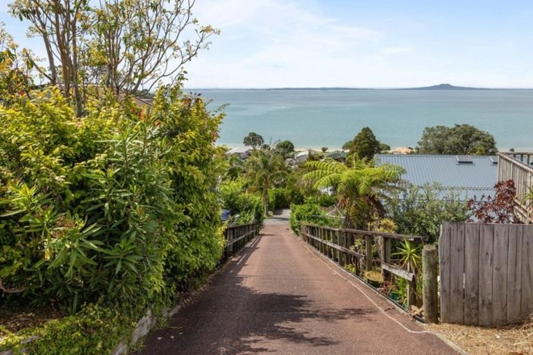 Photo of property in 28a Wade River Road, Stanmore Bay, Whangaparaoa, 0932