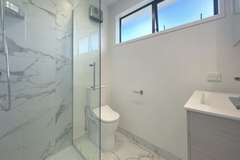 Photo of property in 4/137 Tirimoana Road, Te Atatu South, Auckland, 0602