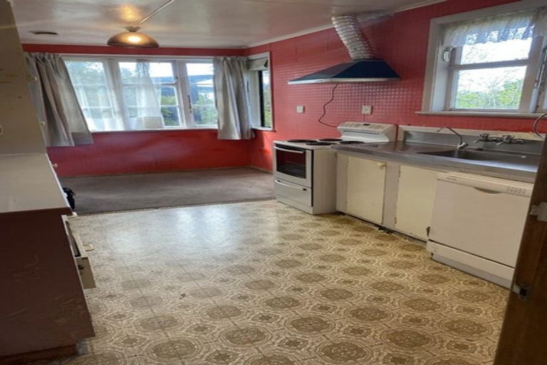 Photo of property in 39 Roberts Street, Tawa, Wellington, 5028