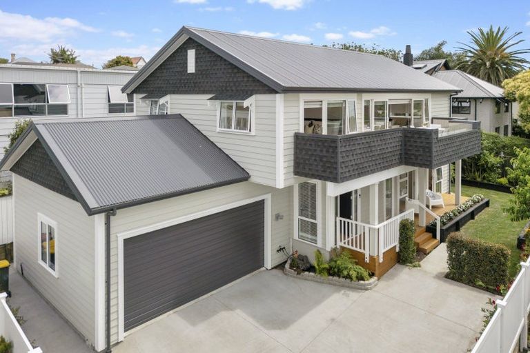 Photo of property in 2/2 Milton Road, Northcote Point, Auckland, 0627