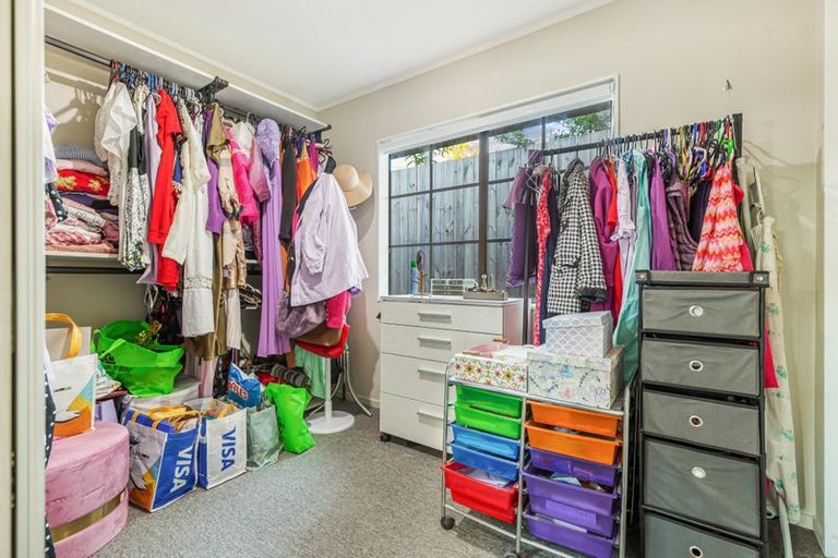 Photo of property in 2/124 Waimumu Road, Massey, Auckland, 0614