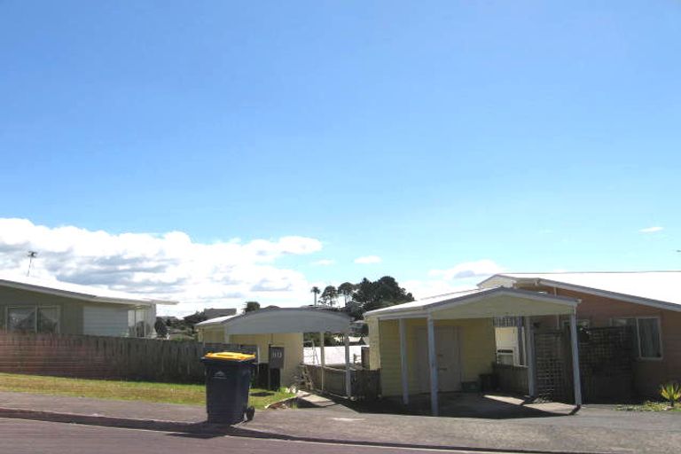 Photo of property in 2/5 Exeter Place, Unsworth Heights, Auckland, 0632