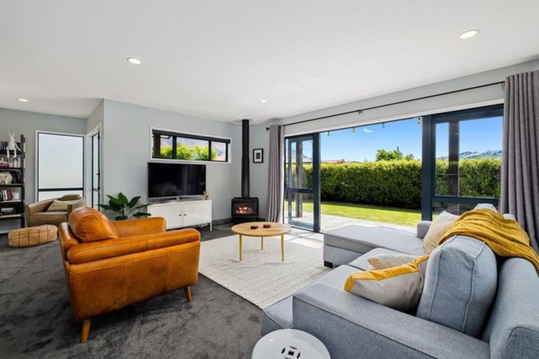 Photo of property in 17 Kings Drive, Wanaka, 9305