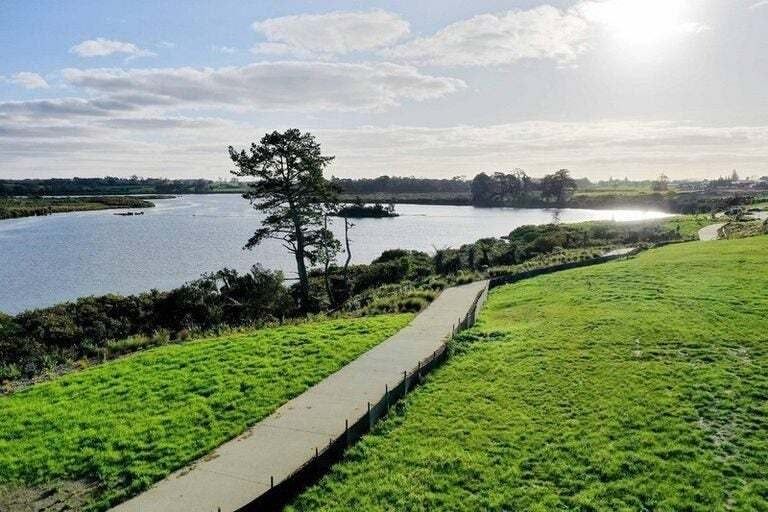 Photo of property in 16 Evergreen Parade, Rosehill, Papakura, 2113