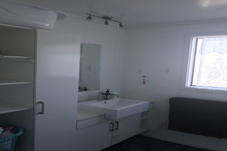 Photo of property in 17 Montego Place, Weymouth, Auckland, 2103