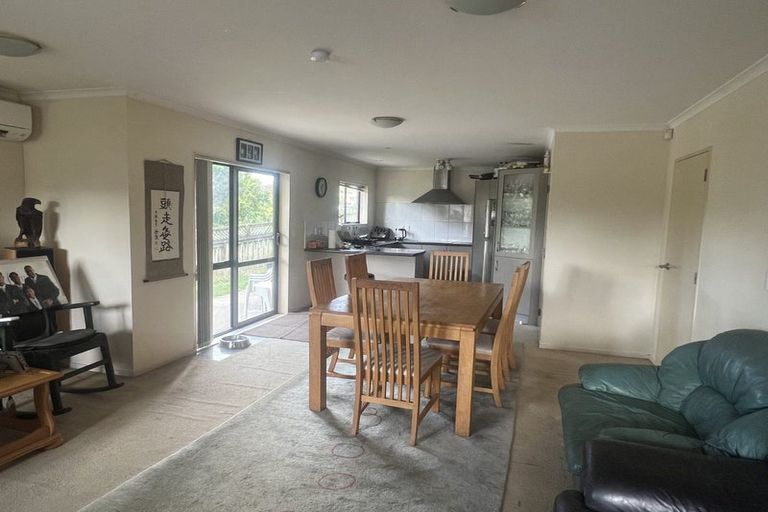 Photo of property in 2 Burton's Drive, Swanson, Auckland, 0614