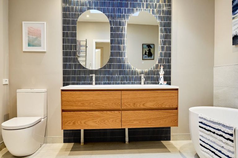 Photo of property in 25 Cheviot Road, Lowry Bay, Lower Hutt, 5013