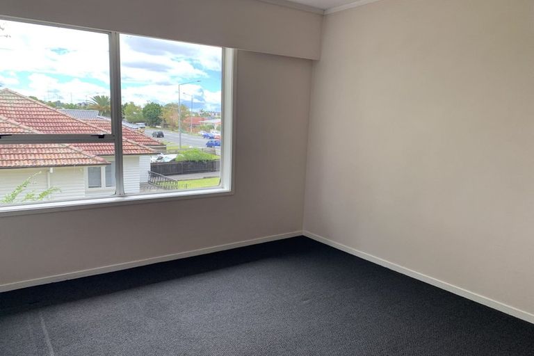 Photo of property in 4206 Great North Road, Glendene, Auckland, 0602