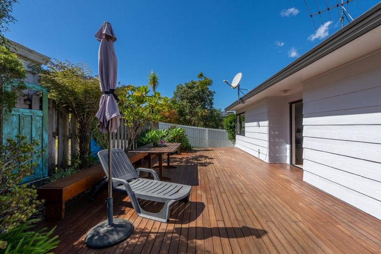 Photo of property in 1/10 Atlantis Place, Totara Vale, Auckland, 0629