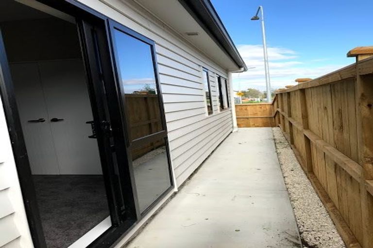 Photo of property in 1 Sapwood Crescent, Takanini, 2110